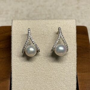 Freshwater Pearl Teardrop Stud Earrings | S925 Sterling Silver Posts
